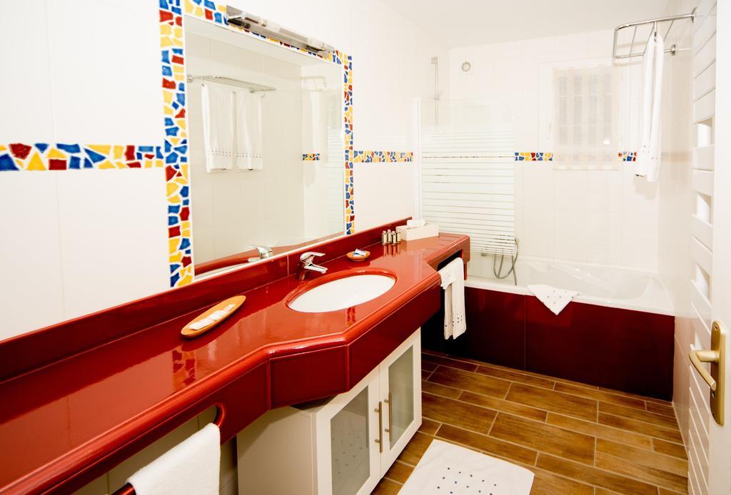 Les Chambres Du Restaurant Le Castellaras - Teritoria Fayence Luaran gambar